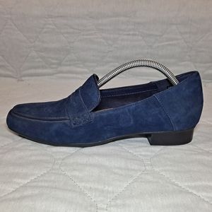 Clarks Artisan Suede Loafers Women's 8M Blue Slip-on Shoes 1" Heels Cushioned